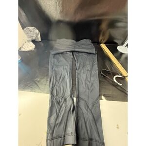 Lululemon Athletica Black Cropped Yoga Leggings Size 2 Zipper Pocket Athletic
